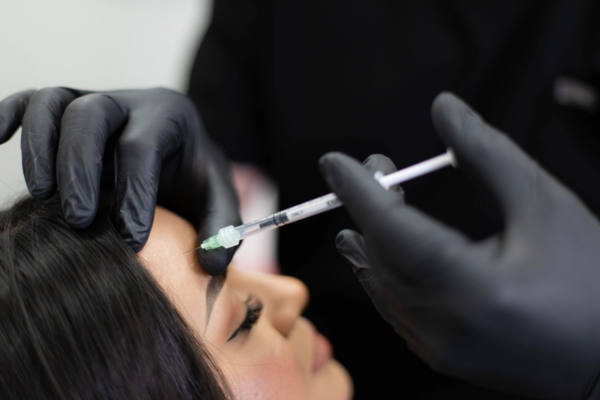 Provider performing an injectable treatment at Progress MD